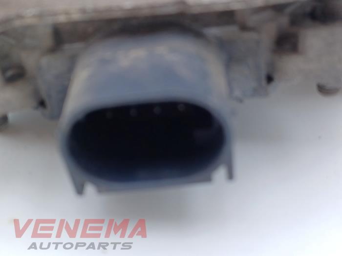 Radarsensor från en Audi A5 Cabrio (F57/F5E) 3.0 TDI V6 24V Quattro 2017