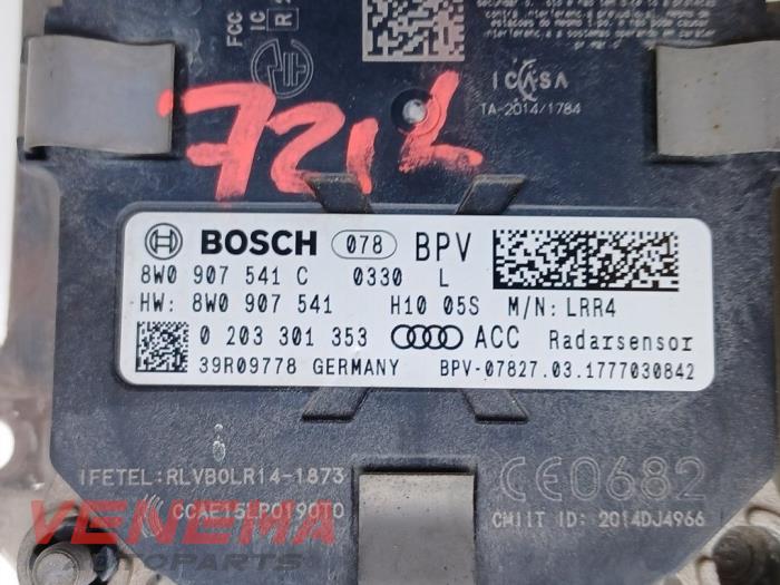 Radarsensor från en Audi A5 Cabrio (F57/F5E) 3.0 TDI V6 24V Quattro 2017