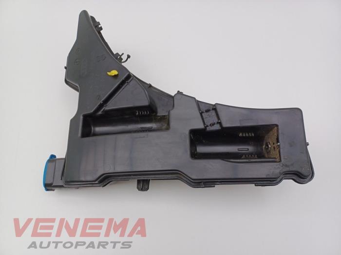 Spolartank, vindruta från en Audi A5 Cabrio (F57/F5E) 3.0 TDI V6 24V Quattro 2017