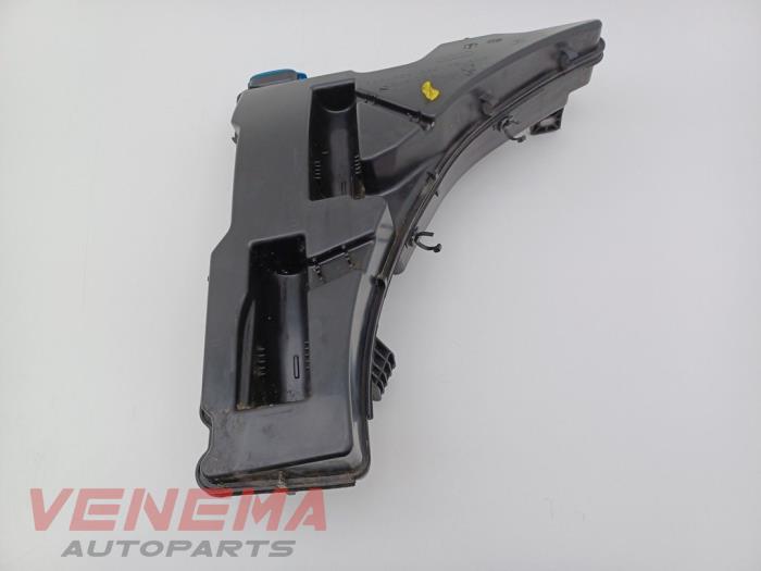 Spolartank, vindruta från en Audi A5 Cabrio (F57/F5E) 3.0 TDI V6 24V Quattro 2017