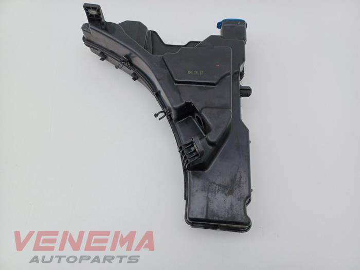 Spolartank, vindruta från en Audi A5 Cabrio (F57/F5E) 3.0 TDI V6 24V Quattro 2017