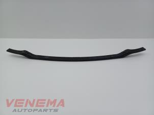Begagnade Främre stötfångarram BMW 1 serie (F20) 116i 1.6 16V Pris € 29,99 Marginaltabell erbjuds av Venema Autoparts