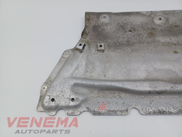 Motorskyddspanel från en Audi A5 Cabrio (F57/F5E) 3.0 TDI V6 24V Quattro 2017