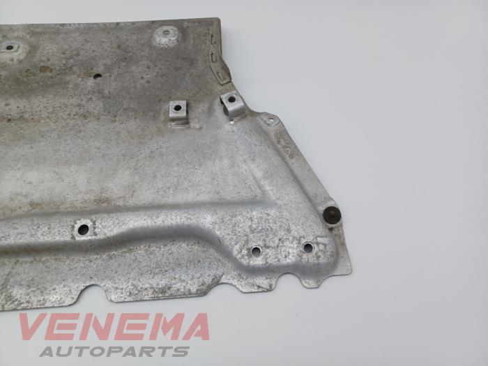 Motorskyddspanel från en Audi A5 Cabrio (F57/F5E) 3.0 TDI V6 24V Quattro 2017