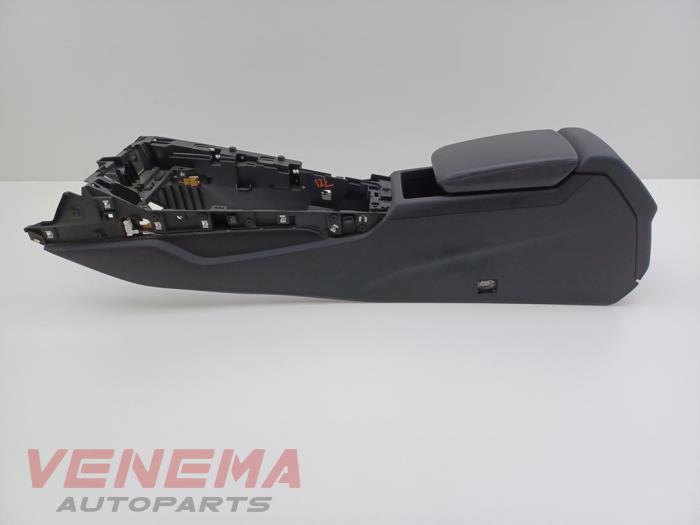 Mittkonsol från en Audi A5 Cabrio (F57/F5E) 3.0 TDI V6 24V Quattro 2017