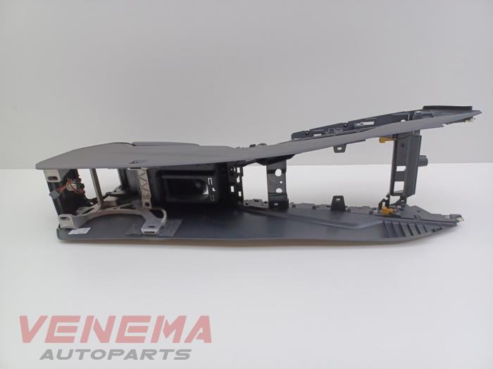 Mittkonsol från en Audi A5 Cabrio (F57/F5E) 3.0 TDI V6 24V Quattro 2017