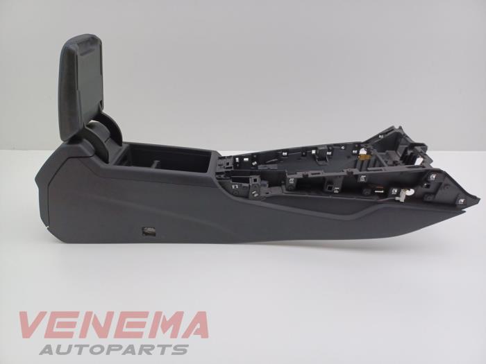 Mittkonsol från en Audi A5 Cabrio (F57/F5E) 3.0 TDI V6 24V Quattro 2017