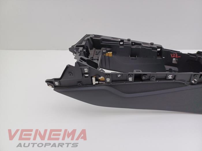 Mittkonsol från en Audi A5 Cabrio (F57/F5E) 3.0 TDI V6 24V Quattro 2017