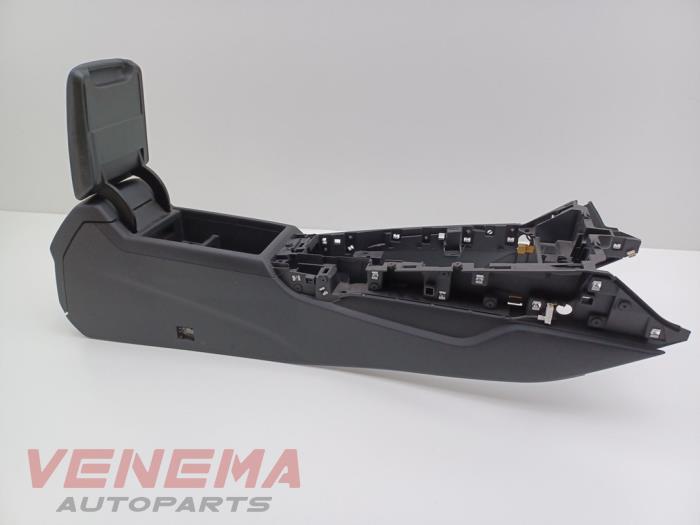 Mittkonsol från en Audi A5 Cabrio (F57/F5E) 3.0 TDI V6 24V Quattro 2017