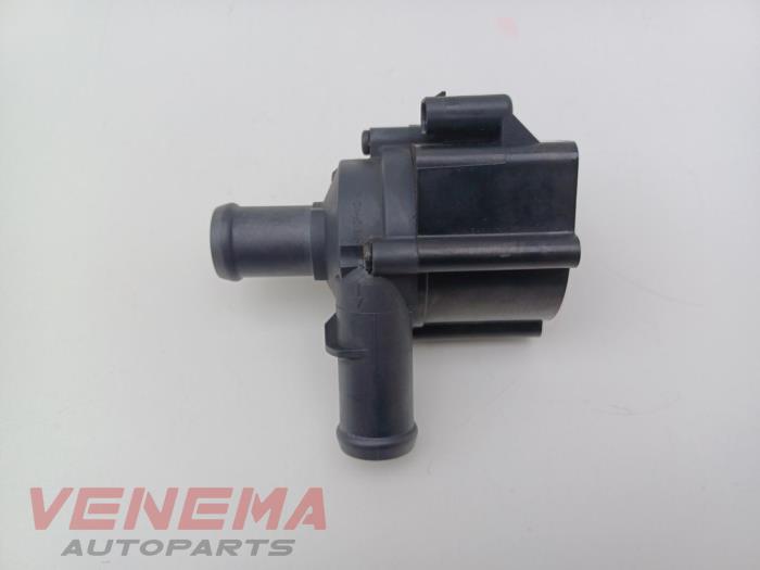 Vattenpump från en Audi A5 Cabrio (F57/F5E) 3.0 TDI V6 24V Quattro 2017