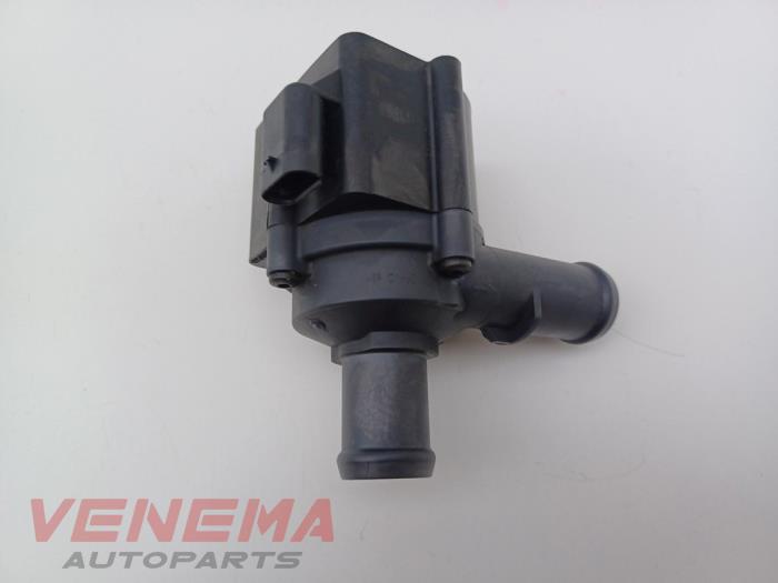 Vattenpump från en Audi A5 Cabrio (F57/F5E) 3.0 TDI V6 24V Quattro 2017