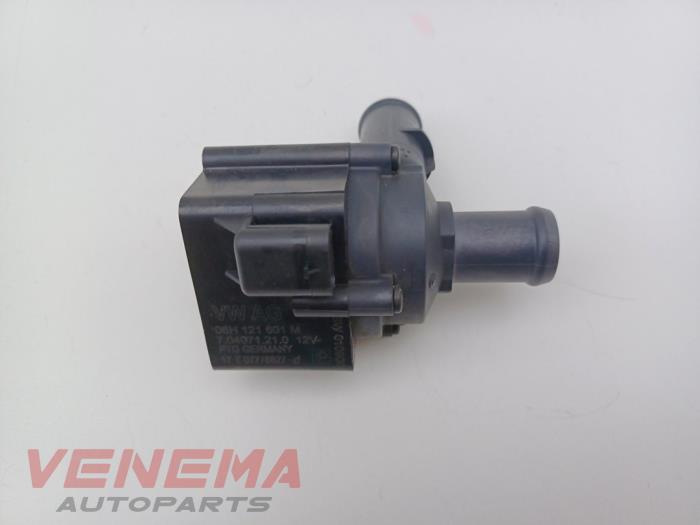 Vattenpump från en Audi A5 Cabrio (F57/F5E) 3.0 TDI V6 24V Quattro 2017