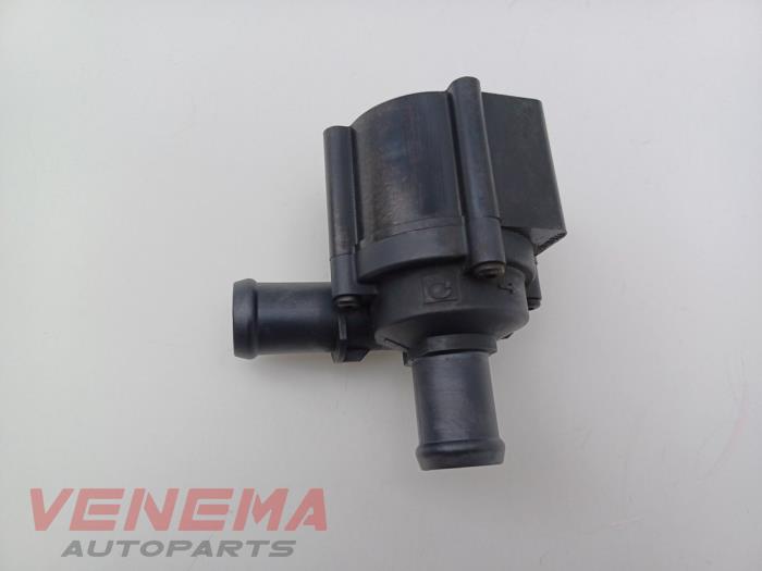 Vattenpump från en Audi A5 Cabrio (F57/F5E) 3.0 TDI V6 24V Quattro 2017