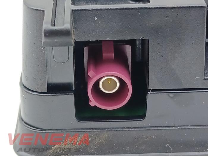 Trådlös laddare från en Audi A5 Cabrio (F57/F5E) 3.0 TDI V6 24V Quattro 2017