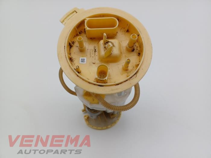 Elektrisk bränslepump från en Audi A5 Cabrio (F57/F5E) 3.0 TDI V6 24V Quattro 2017