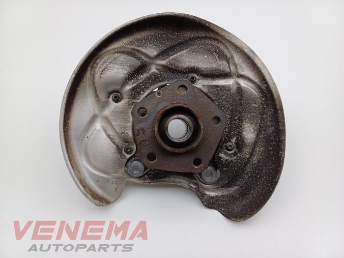 Spindel, vänster bak från en Audi A5 Cabrio (F57/F5E) 3.0 TDI V6 24V Quattro 2017