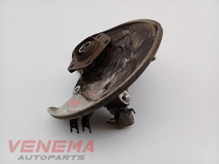 Spindel, höger bak från en Audi A5 Cabrio (F57/F5E) 3.0 TDI V6 24V Quattro 2017