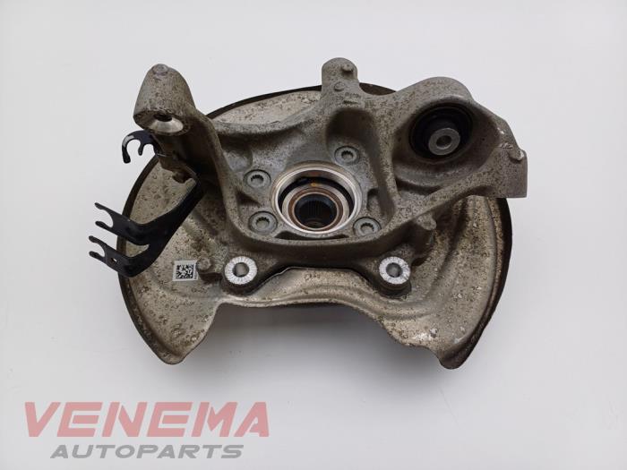 Spindel, höger bak från en Audi A5 Cabrio (F57/F5E) 3.0 TDI V6 24V Quattro 2017