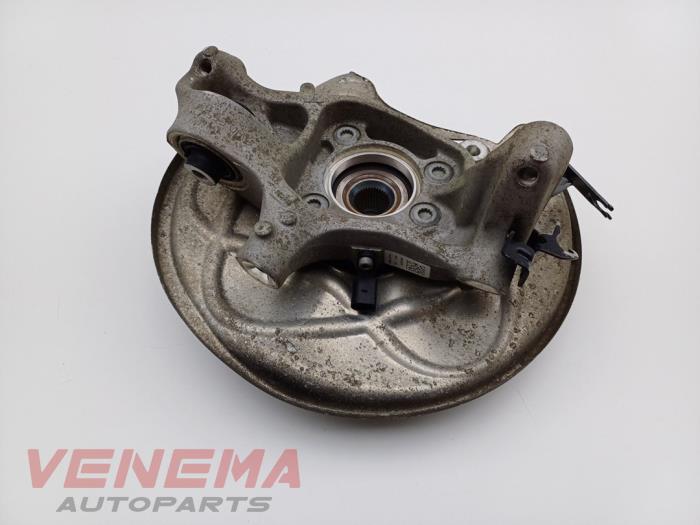 Spindel, höger bak från en Audi A5 Cabrio (F57/F5E) 3.0 TDI V6 24V Quattro 2017