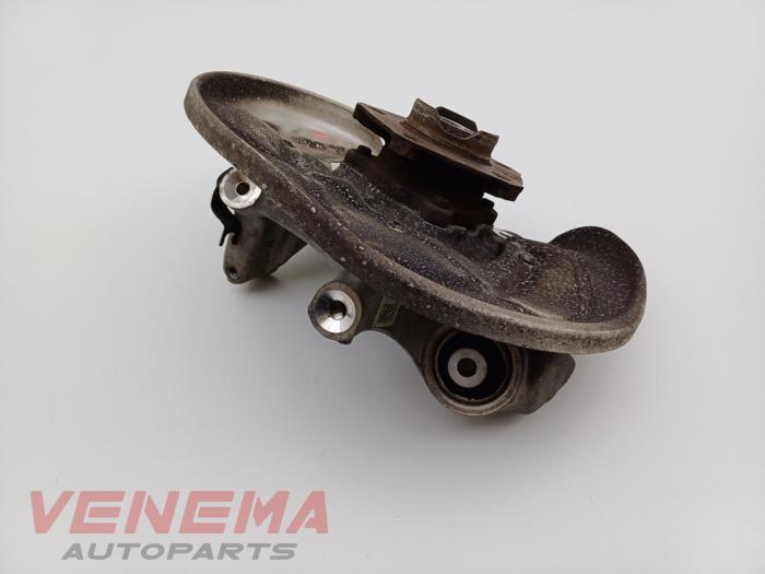 Spindel, höger bak från en Audi A5 Cabrio (F57/F5E) 3.0 TDI V6 24V Quattro 2017