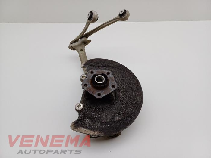 Spindel, höger fram från en Audi A5 Cabrio (F57/F5E) 3.0 TDI V6 24V Quattro 2017