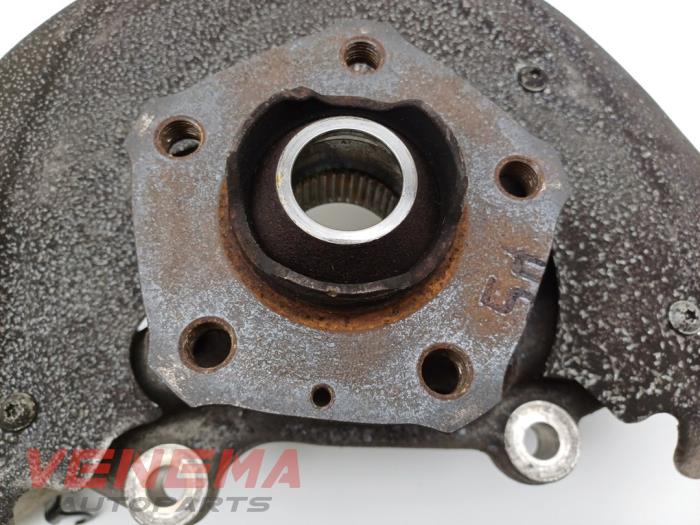 Spindel, höger fram från en Audi A5 Cabrio (F57/F5E) 3.0 TDI V6 24V Quattro 2017