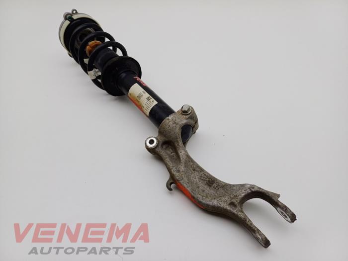 Stötdämparstång, vänster fram från en Audi A5 Cabrio (F57/F5E) 3.0 TDI V6 24V Quattro 2017