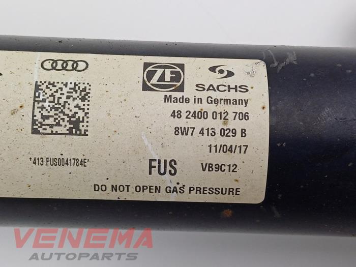 Stötdämparstång, höger fram från en Audi A5 Cabrio (F57/F5E) 3.0 TDI V6 24V Quattro 2017