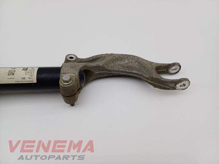 Stötdämparstång, höger fram från en Audi A5 Cabrio (F57/F5E) 3.0 TDI V6 24V Quattro 2017