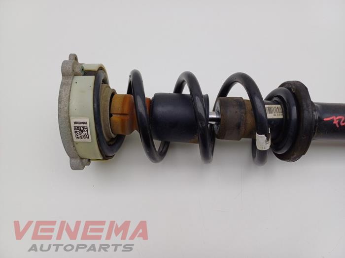 Stötdämparstång, höger fram från en Audi A5 Cabrio (F57/F5E) 3.0 TDI V6 24V Quattro 2017