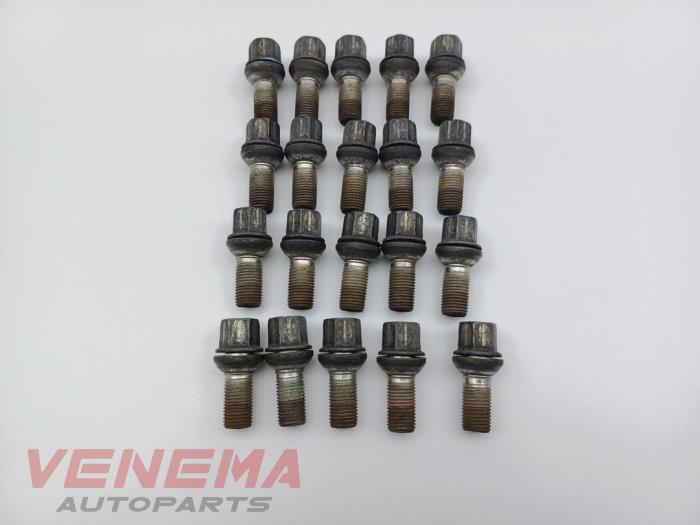 Hjulbultsats från en Audi A5 Cabrio (F57/F5E) 3.0 TDI V6 24V Quattro 2017