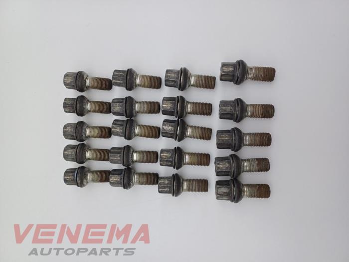 Hjulbultsats från en Audi A5 Cabrio (F57/F5E) 3.0 TDI V6 24V Quattro 2017