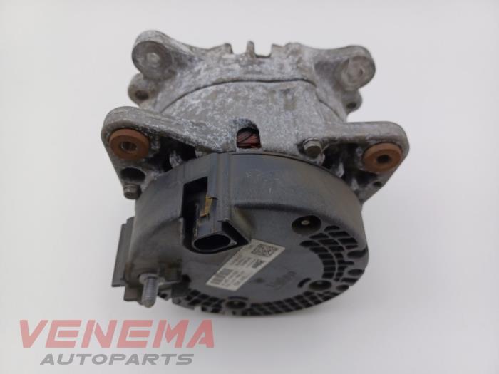 Dynamo från en Audi A5 Cabrio (F57/F5E) 3.0 TDI V6 24V Quattro 2017