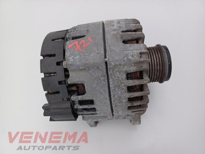 Dynamo från en Audi A5 Cabrio (F57/F5E) 3.0 TDI V6 24V Quattro 2017