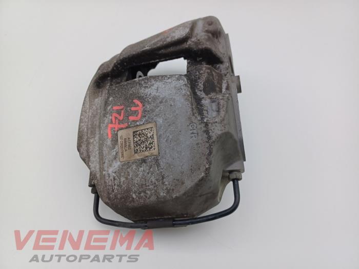 Främre bromsok, vänster från en Audi A5 Cabrio (F57/F5E) 3.0 TDI V6 24V Quattro 2017