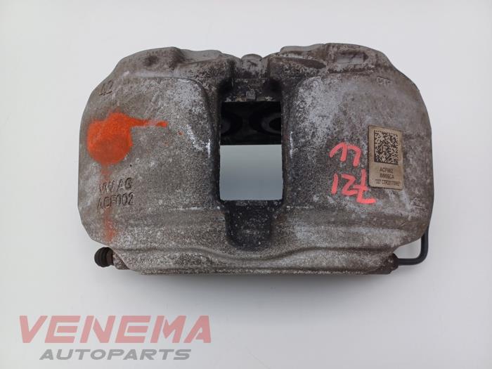 Främre bromsok, vänster från en Audi A5 Cabrio (F57/F5E) 3.0 TDI V6 24V Quattro 2017