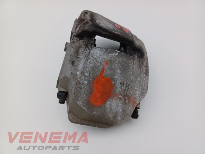 Främre bromsok, vänster från en Audi A5 Cabrio (F57/F5E) 3.0 TDI V6 24V Quattro 2017