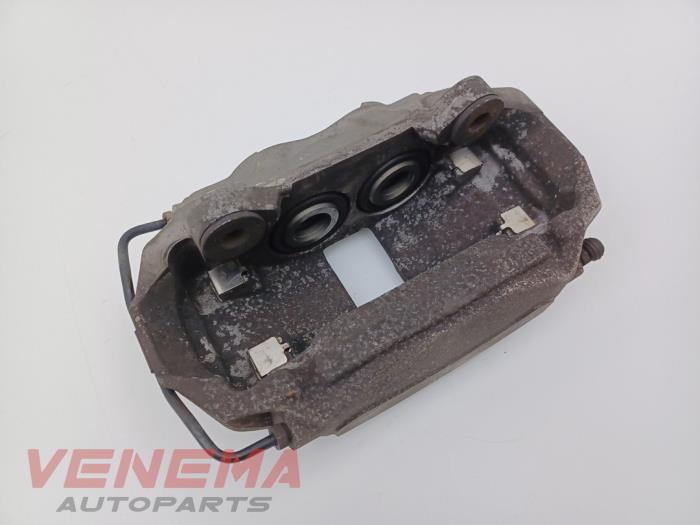 Främre bromsok, vänster från en Audi A5 Cabrio (F57/F5E) 3.0 TDI V6 24V Quattro 2017