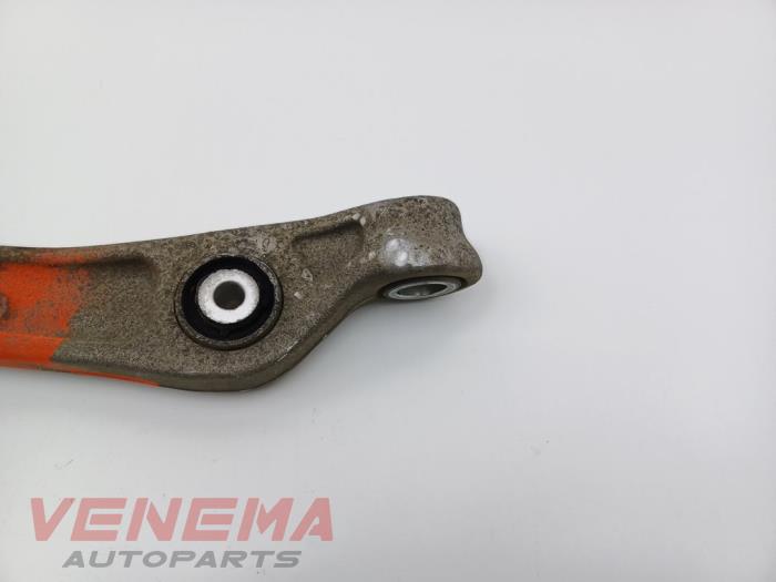 Främre gaffelben, vänster från en Audi A5 Cabrio (F57/F5E) 3.0 TDI V6 24V Quattro 2017