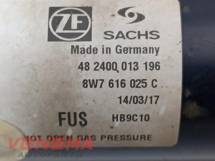 Stötdämpare, höger bak från en Audi A5 Cabrio (F57/F5E) 3.0 TDI V6 24V Quattro 2017