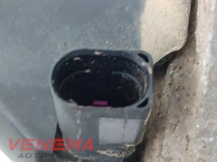 Stötdämpare, höger bak från en Audi A5 Cabrio (F57/F5E) 3.0 TDI V6 24V Quattro 2017