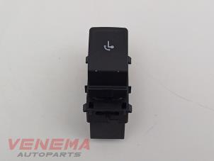 Używane Przelacznik (rózne) Skoda Karoq 1.0 TSI 12V Cena € 14,99 Procedura marży oferowane przez Venema Autoparts