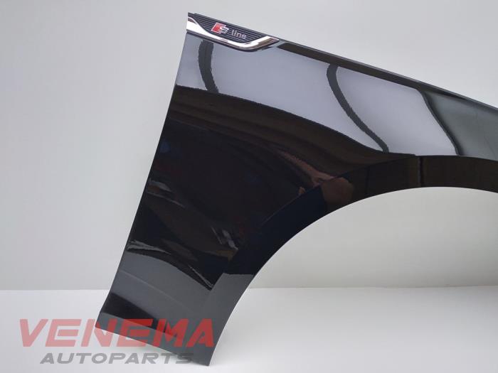 Framskärm, höger från en Audi A5 Cabrio (F57/F5E) 3.0 TDI V6 24V Quattro 2017