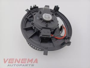 Używane Silnik wentylatora nagrzewnicy Audi A3 Sportback (8VA/8VF) 1.6 TDI 16V Cena € 14,99 Procedura marży oferowane przez Venema Autoparts