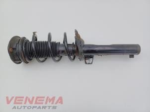 Begagnade Stötdämparstång, höger fram Skoda Karoq 1.0 TSI 12V Pris € 99,99 Marginaltabell erbjuds av Venema Autoparts