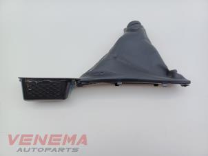 Begagnade Skydd, parkeringsbromsspak Ford Fiesta 7 1.0 EcoBoost 12V 100 Pris € 14,99 Marginaltabell erbjuds av Venema Autoparts