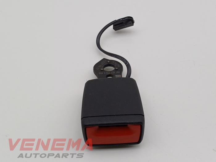 Bakre bältesspänne, vänster från en Audi A5 Cabrio (F57/F5E) 3.0 TDI V6 24V Quattro 2017