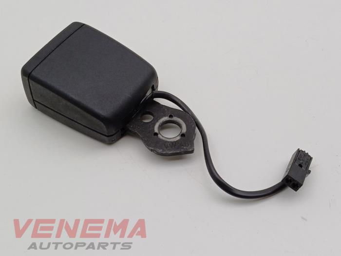 Bakre bältesspänne, vänster från en Audi A5 Cabrio (F57/F5E) 3.0 TDI V6 24V Quattro 2017