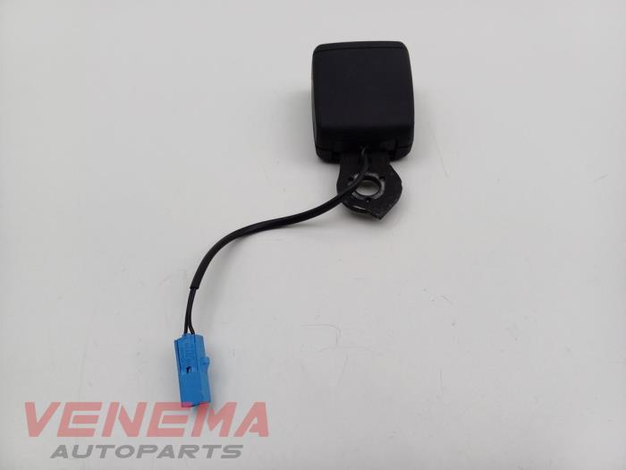 Bakre bältesspänne, höger från en Audi A5 Cabrio (F57/F5E) 3.0 TDI V6 24V Quattro 2017