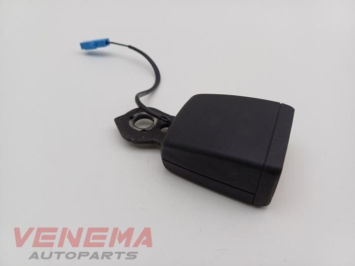 Bakre bältesspänne, höger från en Audi A5 Cabrio (F57/F5E) 3.0 TDI V6 24V Quattro 2017